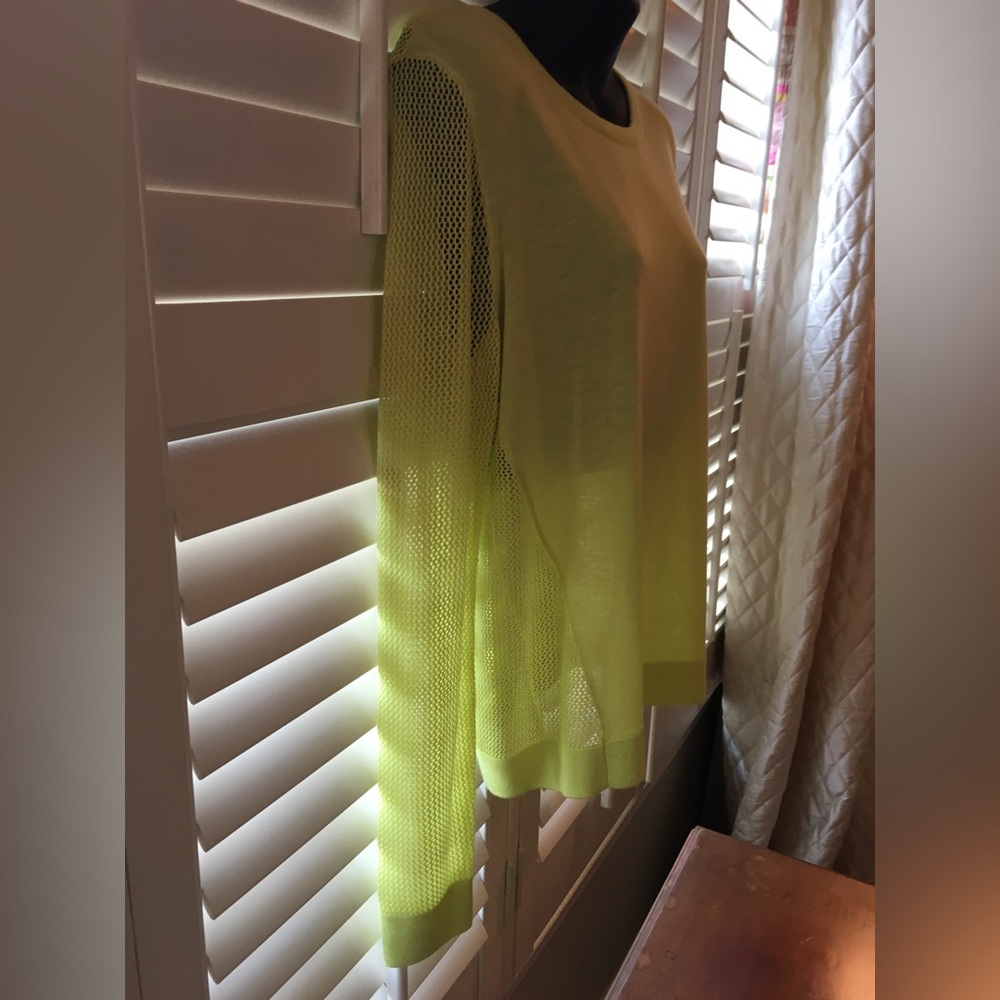 Cabi Lime Split Back Long Sleeve Pullover And Cam… - image 4